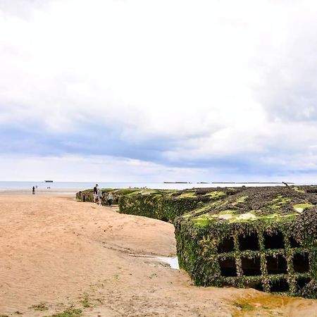Le Joffre - Studio Sur La Digue En Centre Ville Arromanches-les-Bains Exteriör bild